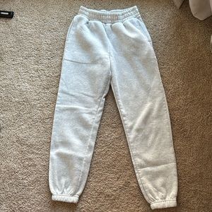 New and never been worn! Easy to style !